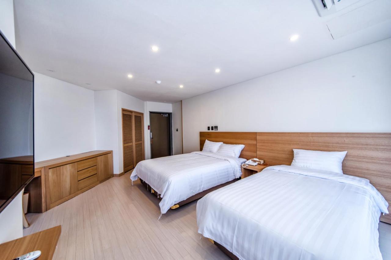 Bk Hotel Jeju Seogwipo Exterior foto