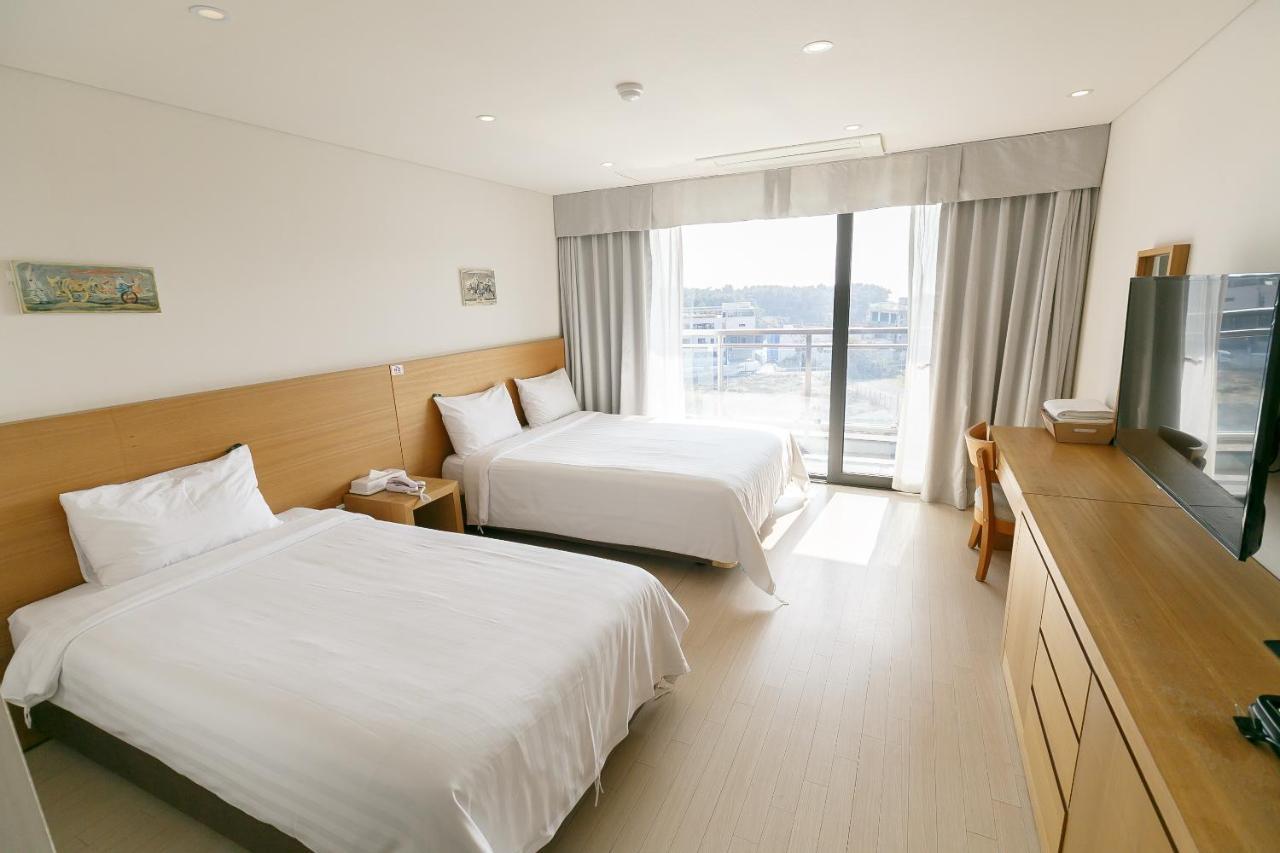 Bk Hotel Jeju Seogwipo Exterior foto