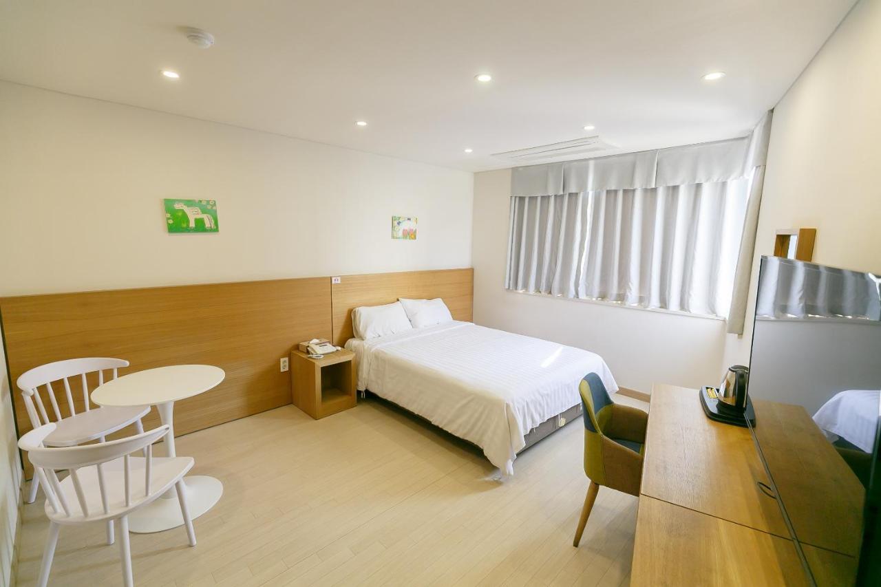 Bk Hotel Jeju Seogwipo Exterior foto