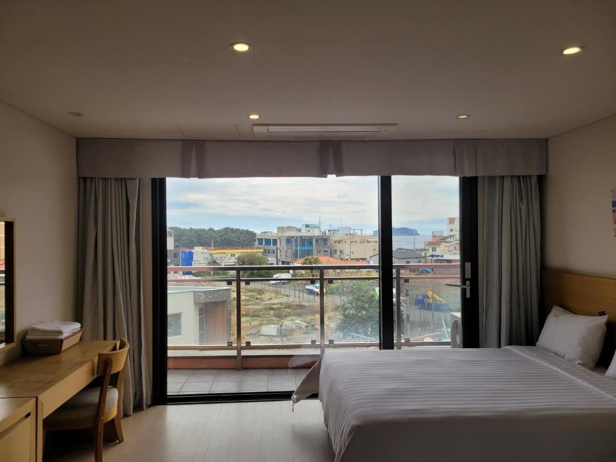 Bk Hotel Jeju Seogwipo Exterior foto