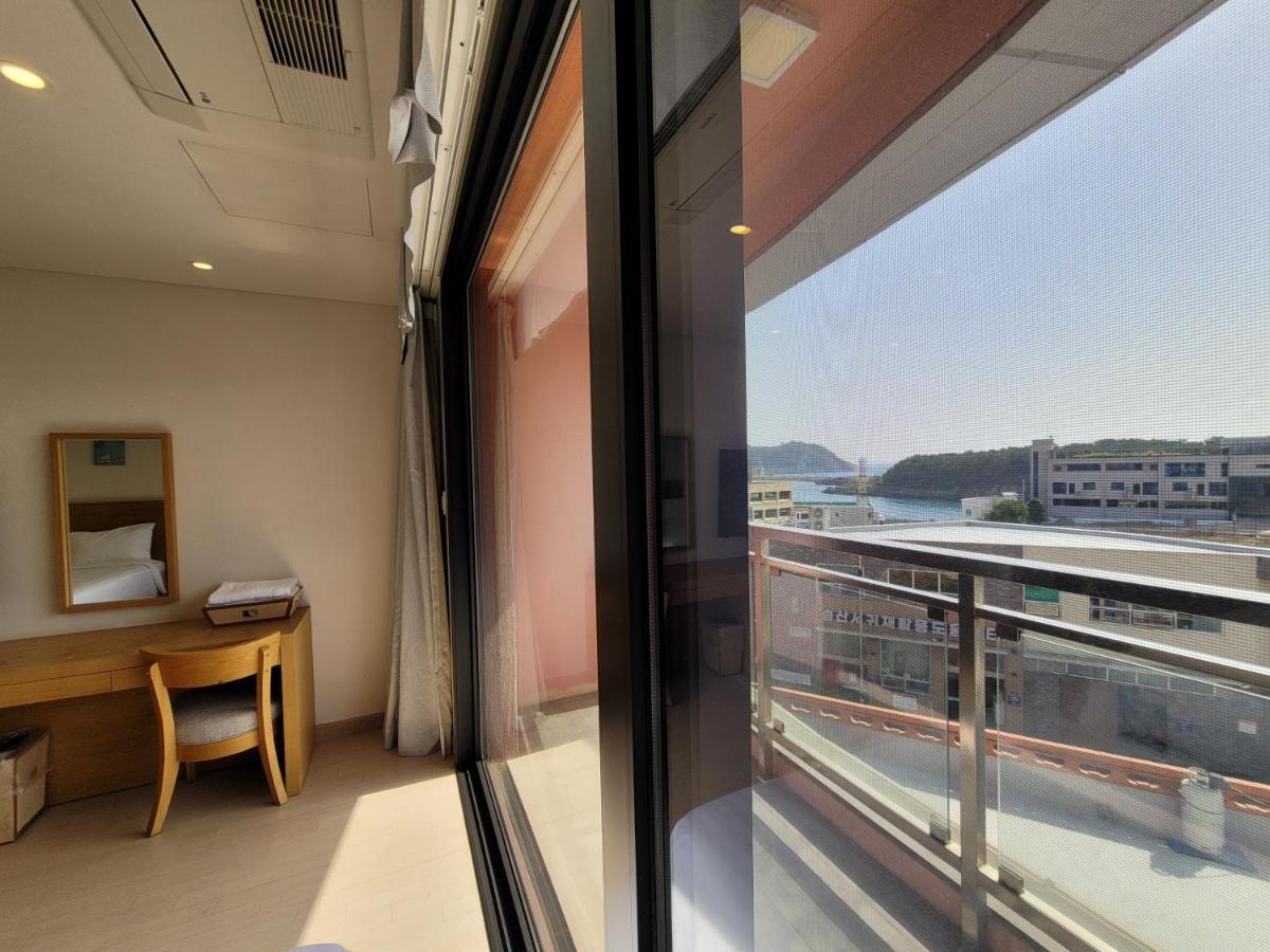 Bk Hotel Jeju Seogwipo Exterior foto